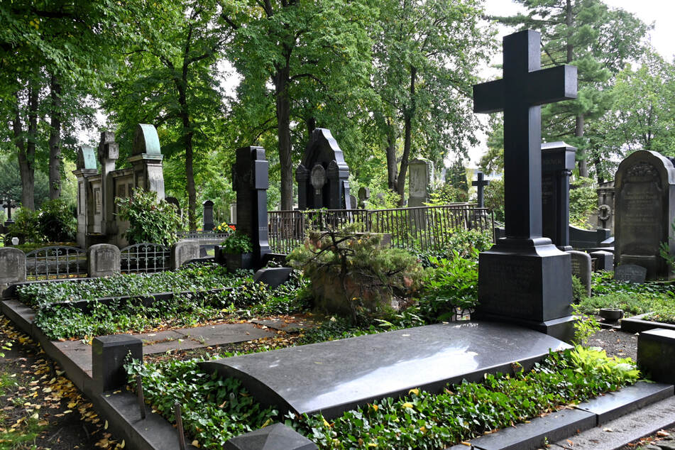 Auf dem Johannisfriedhof haben auch einige Dresdner Berühmtheiten ihre letzte Ruhestätte gefunden. (Archivbild)