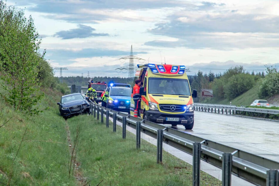 Im Einsatz waren bei dem Unfall 10 Kameraden der Feuerwehr Röhrsdorf sowie Rettungsdienst, Notarzt und Polizei.