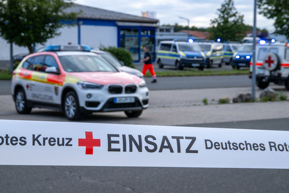 Zahlreiche Einsatzkräfte waren in Altdorf bei Nürnberg im Einsatz gewesen. Noch immer sind einige Fragen offen.