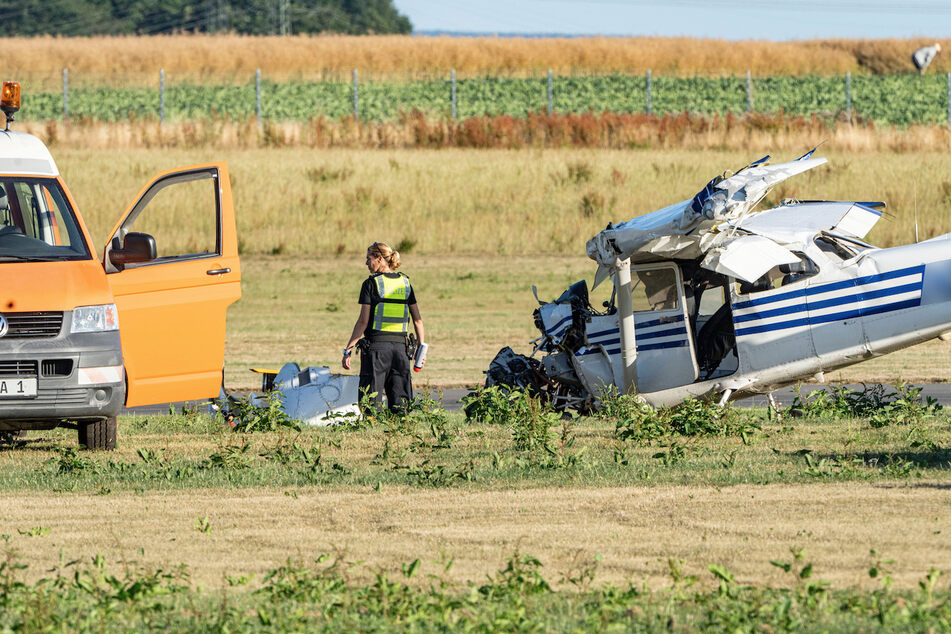 Beim Absturz eines Kleinflugzeugs in Würselen bei Aachen ist ein 62 Jahre alter Fluglehrer ums Leben gekommen, sein 21 Jahre alter Schüler erlitt schwere Verletzungen.