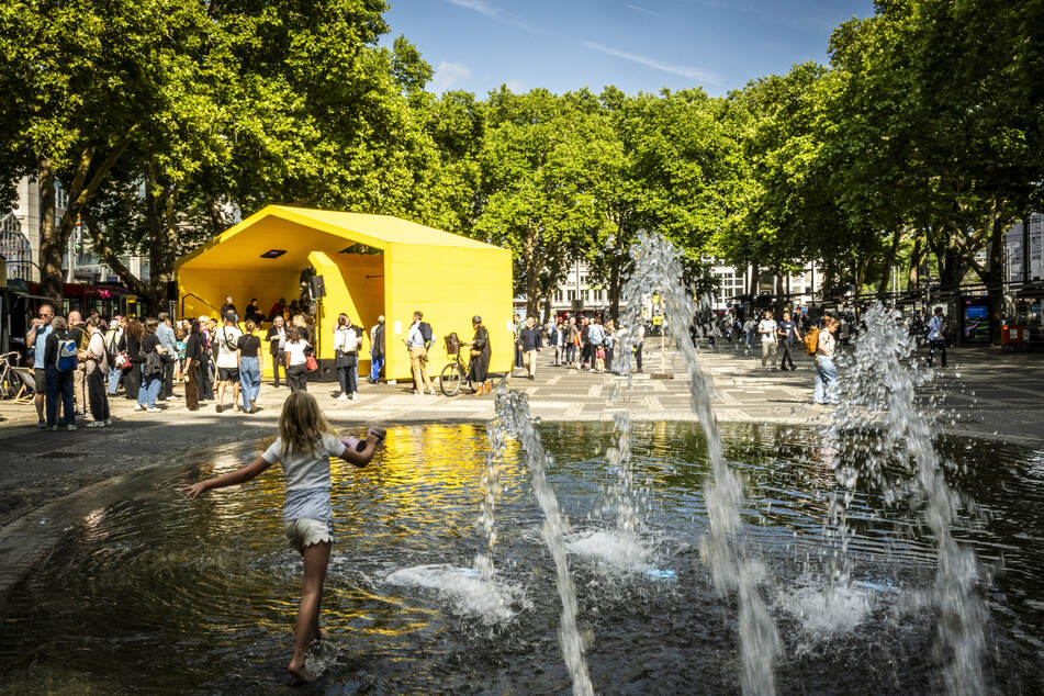 Das neue Kulturprogramm "Nimm Platz" findet sich auf dem Neumarkt in der Kölner Innenstadt.