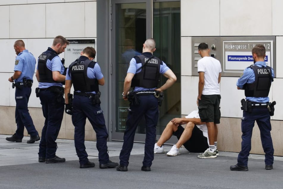 Dresden: Männer greifen Gewerkschafter an: DGB-Chef spricht von "erbärmlicher" Attacke