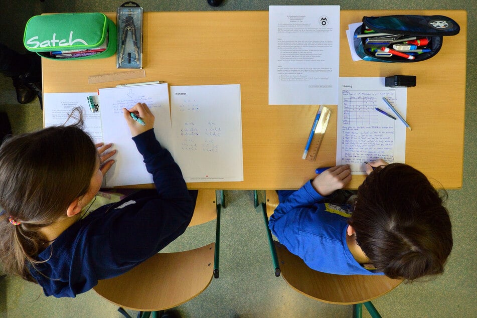 Mehrere Schüler aus Sachsen-Anhalt wurden bei der Mathe-Olympiade ausgezeichnet oder belegten die vorderen Plätze. (Symbolfoto)