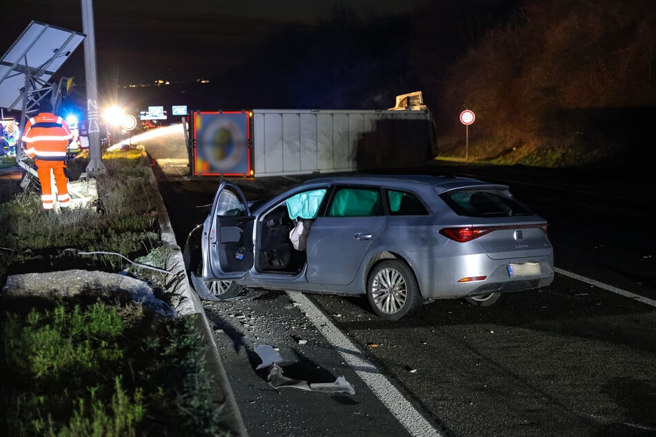 Der Seat-Fahrer (59) und der Lkw-Fahrer (65) erlitten beide leichte Verletzungen.