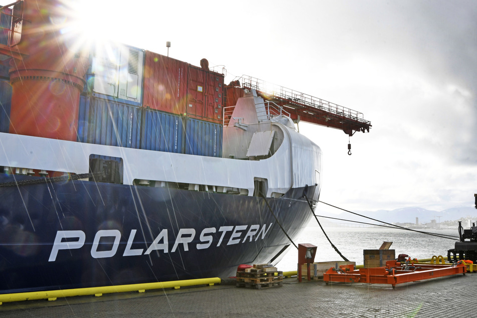 Das deutsche Eisbrecher- und Forschungsschiff "Polarstern" ankert in einem Hafen in Tromso.