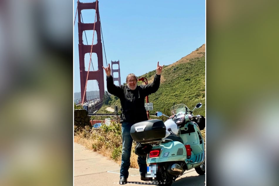 San Franciso, baby! Bernd Rippert und seine Vespa stehen an der Golden Gate Bridge.