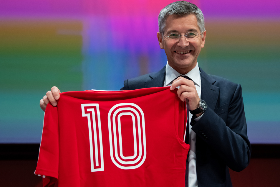 Herbert Hainer (65) hat in einer Zwischenbilanz nach gut 100 Tagen als Präsident des FC Bayern große Hoffnungen in das neue Vorstandsmitglied Oliver Kahn (50) gesetzt.
