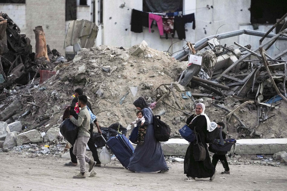 Erneut sind Dutzende Menschen in Gaza nach Angriffen Israels gestorben.