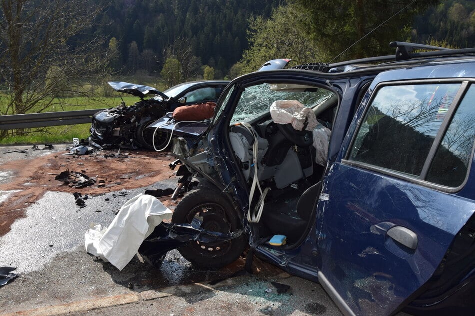 Schlimmer Crash im Schwarzwald! Frau mit Rettungs-Hubschrauber in Klinik geflogen