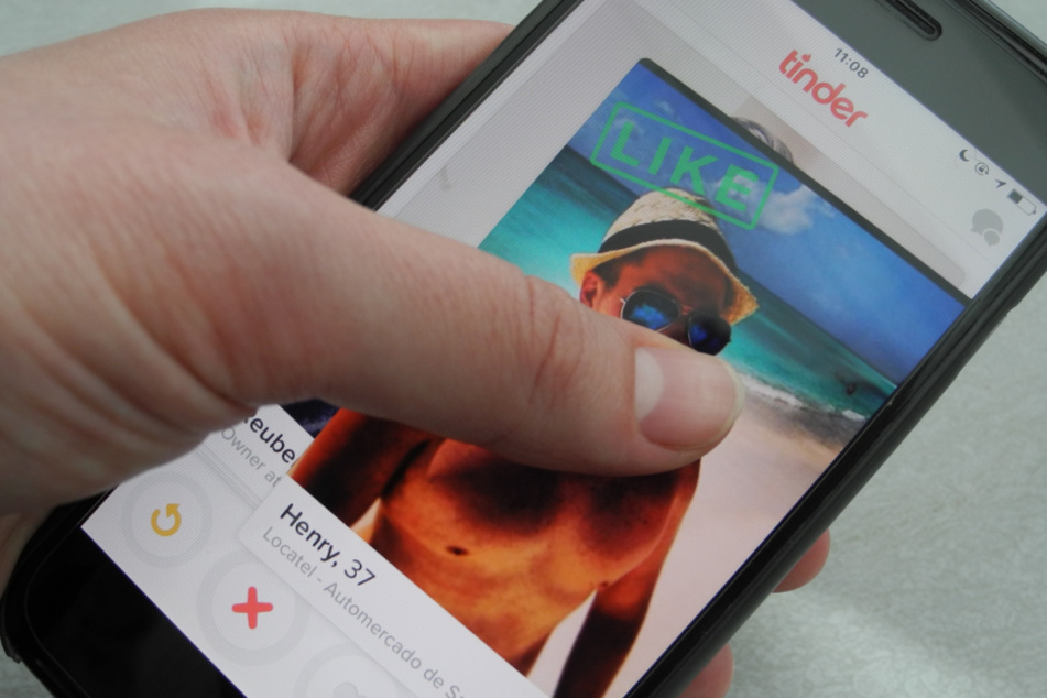 "Möchtest du mit mir wählen gehen?" ist einer der Tinder-Sprüche, mit denen der OB-Kandidat die Wähler überzeugen will. (Symbolbild)