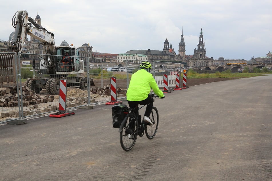Auf dem Neustädter Elberadweg zwischen Augustus- und Albertbrücke kann wieder in die Pedale getreten werden.