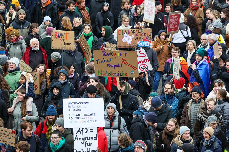 Demonstration gegen rechts in Bremen: Mehr als 16.000 Menschen auf der Straße