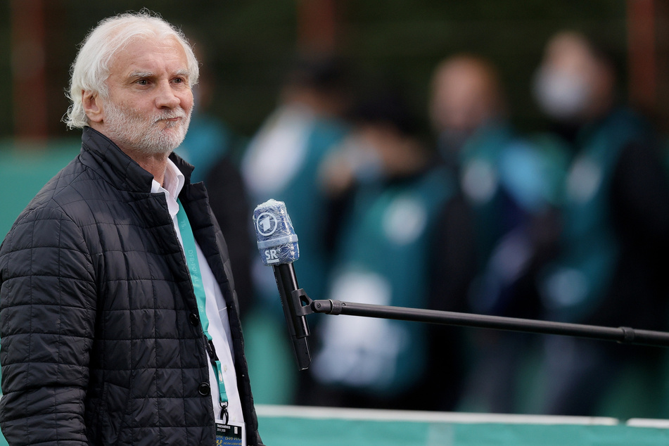 Bayer Leverkusens Geschäftsführer Rudi Völler (60) hadert nach dem Abgang von Kai Havertz (21) mit neuen Transfers.