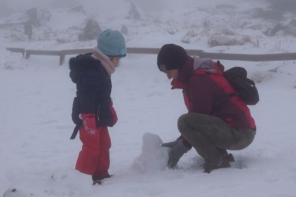 Sogar das Bauen eines Schneemanns ist drin.