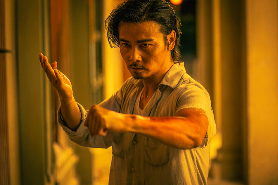 Cheung Tin Chi (Max Zhang) legt sich gleich mit Dutzenden Gegnern an.