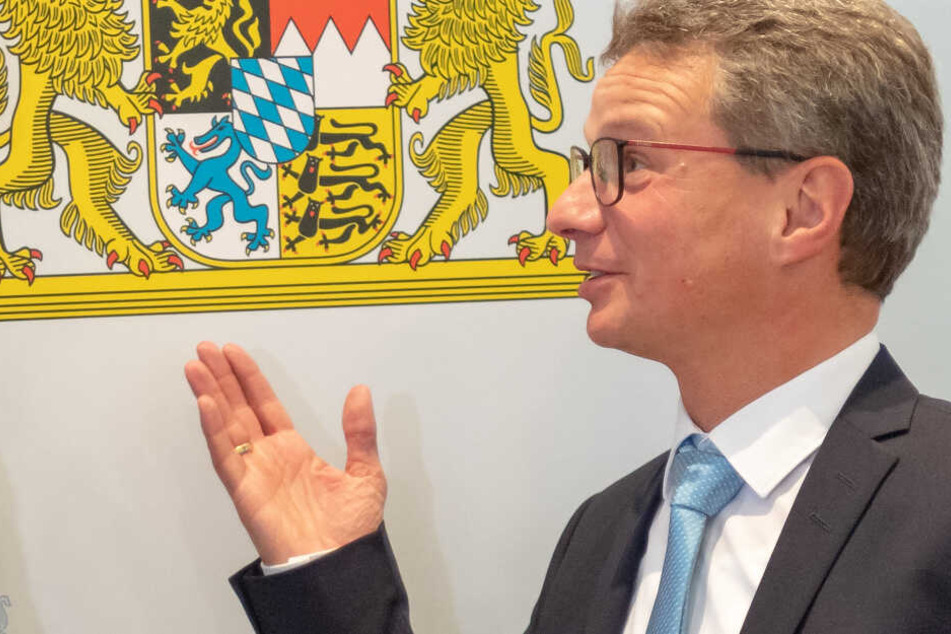 Bayerns Wissenschaftsminister Bernd Sibler (CSU) unterstützt die Forschungen. (Archiv)