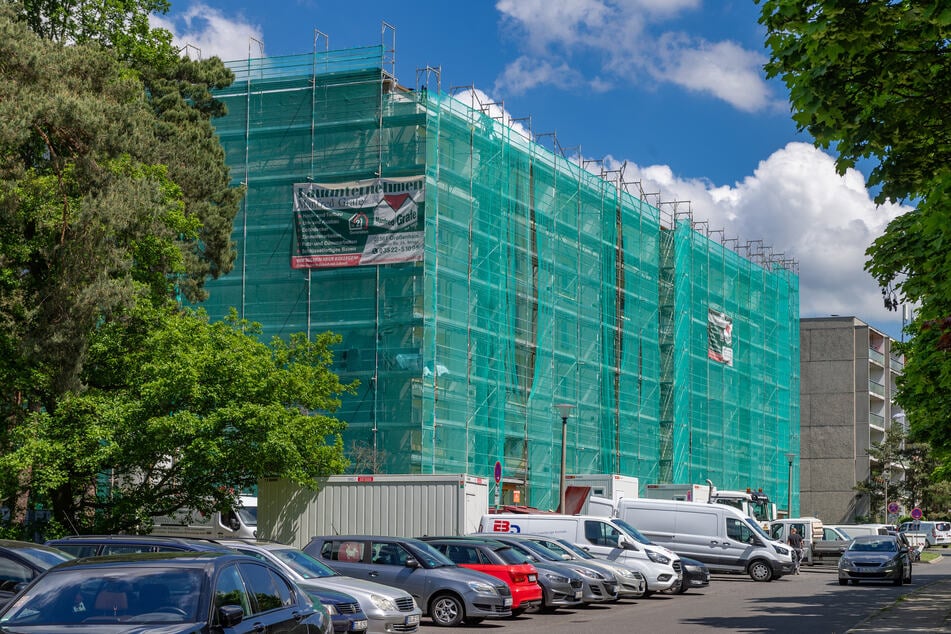 Aktuell saniert die städtische Gesellschaft auch die alten Plattenbauten am Jägerpark.