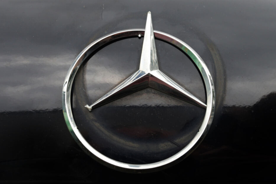 An den Autos soll ein Schaden von mehreren zehntausend Euro entstanden sein. (Symbolbild)