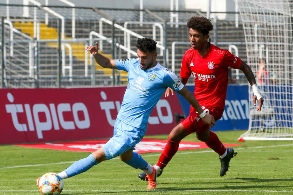 Davud Tuma (l.) rettete mit seinem späten Treffer den Punktgewinn.