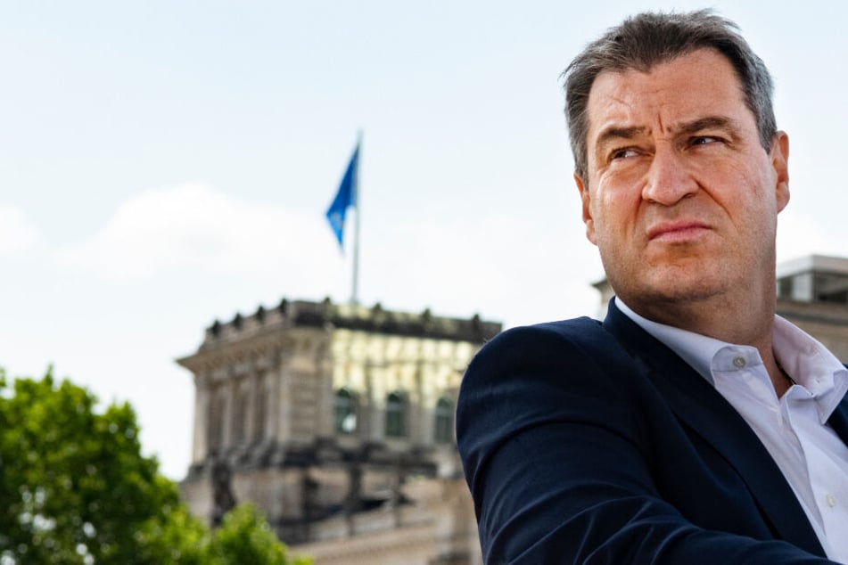 Strafzinsen, wenn man mit dem Konto im Plus ist? Markus Söder will dieser zweifelhaften Logik einen Riegel vorschieben.