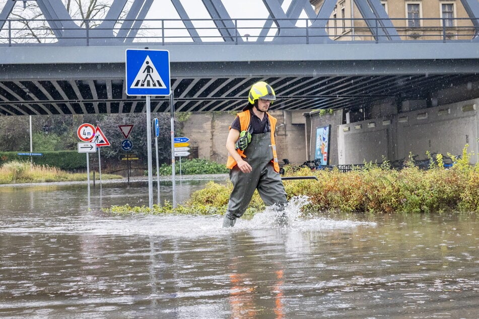 Heftiger Starkregen mit Hagel und Gewitter ging Mitte August über Heidenau nieder, mehrere Unterführungen liefen voll. Ab Freitag droht erneut Starkregen.