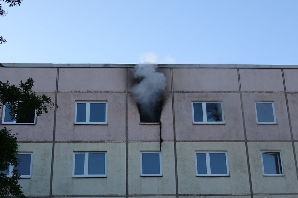 Dichter Rauch stieg aus einem unbewohnten Haus in Geithain.