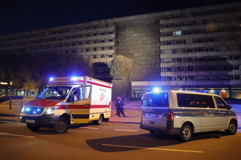 Gegen 23.30 Uhr wurde auf der Brückenstraße ein verletzter Mann gefunden (Archivbild).