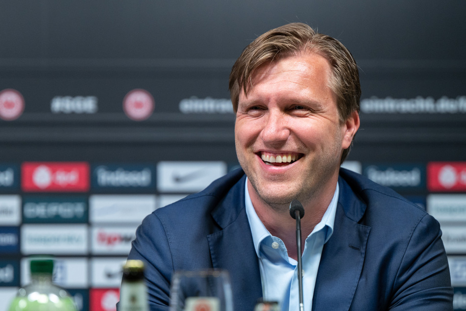 Ein Bayern-Angebot unter 100 Millionen Euro? Da kann SGE-Sportvorstand Markus Krösche (42) nur müde lächeln.