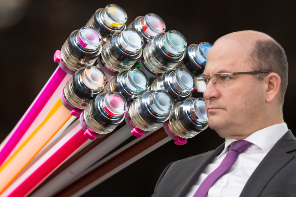 Bayerns Finanzminister Albert Füracker (54, CSU) sieht im Stopp der Gigabit-Förderung einen Vertrauensbruch.