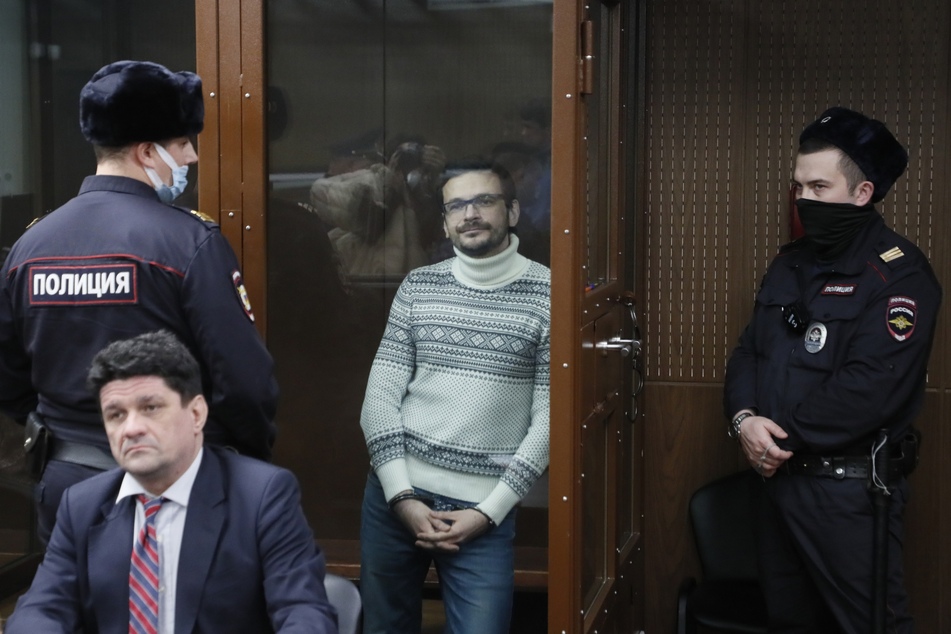 Kremlkritiker Ilja Jaschin (39, M.) am Freitag vor Gericht.