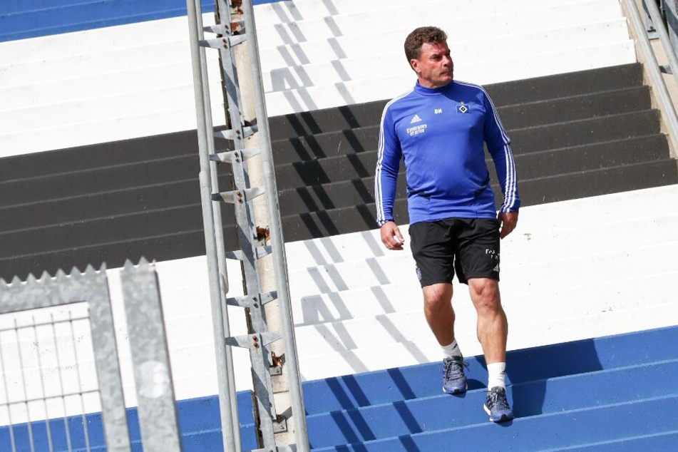 Der 55-jährige Coach kommt zum Training beim HSV.