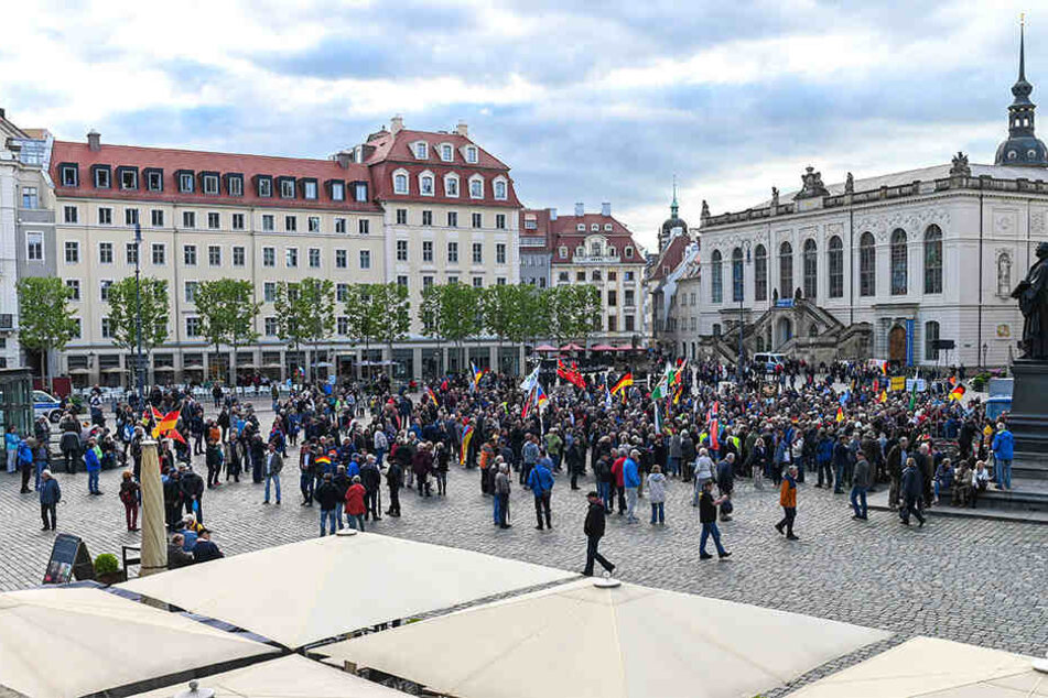 PEGIDA hatte sich am Montag auf dem Dresdner Neumarkt versammelt.