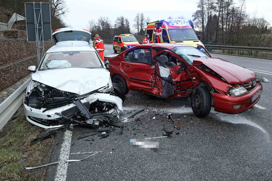 Beide Fahrer mussten ins Krankenhaus.