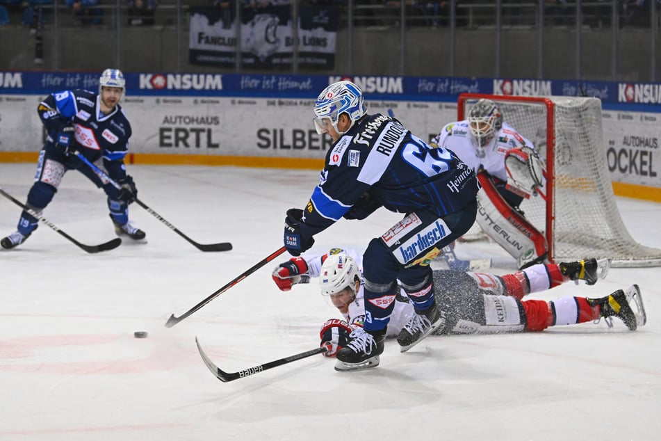 Freiburgs Spieler hauen gern alles rein. Dem müssen die Eislöwen standhalten.