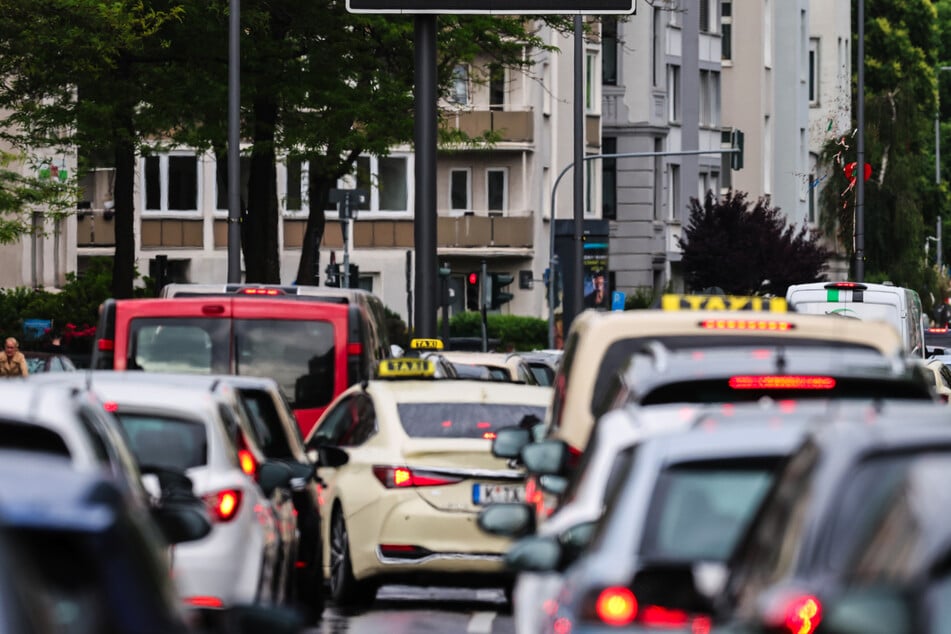 Weite Teile der Kölner Innenstadt sind am Samstagnachmittag komplett dicht. (Symbolbild)