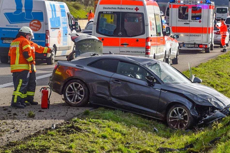 Sportwagen-Fahrer überschlägt sich nach Crash auf der A6