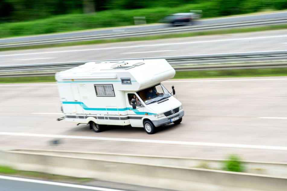 Zwei Menschen wurden bei dem Unfall schwer verletzt. (Symbolbild)