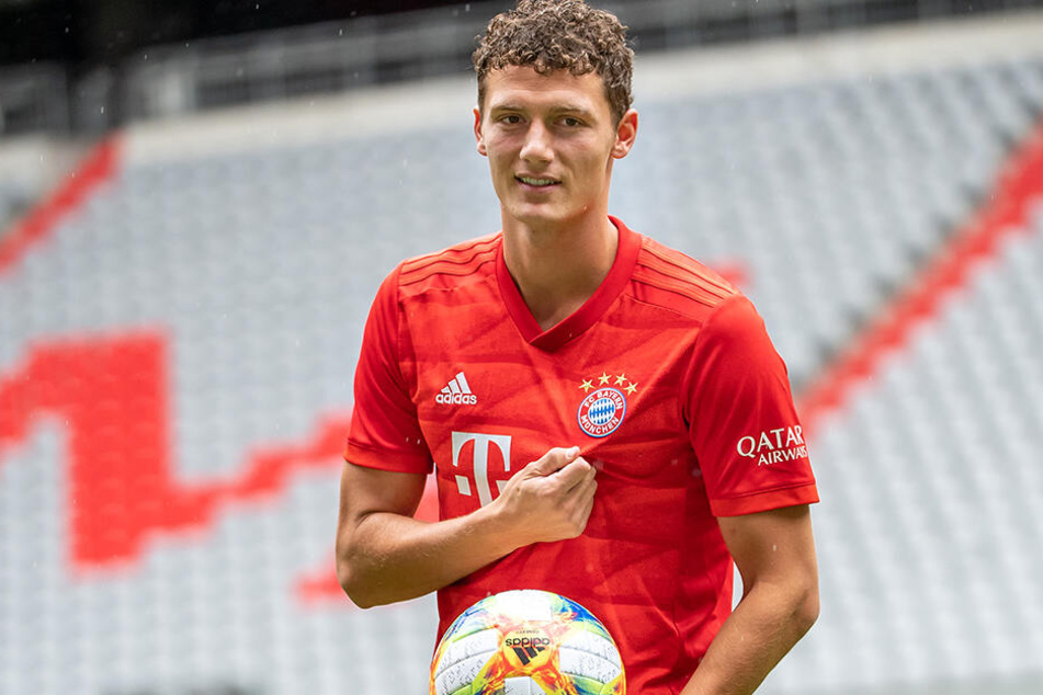 teuerster Verkauf der zweiten Liga. Weltmeister Benjamin Pavard verließ die Schwaben für 35 Millionen Euro zum FC Bayern.