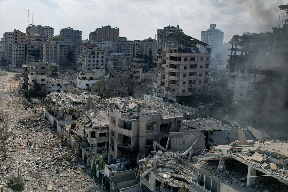 Gaza decimated by Israeli airstrikes overnight as residents prevented from escaping