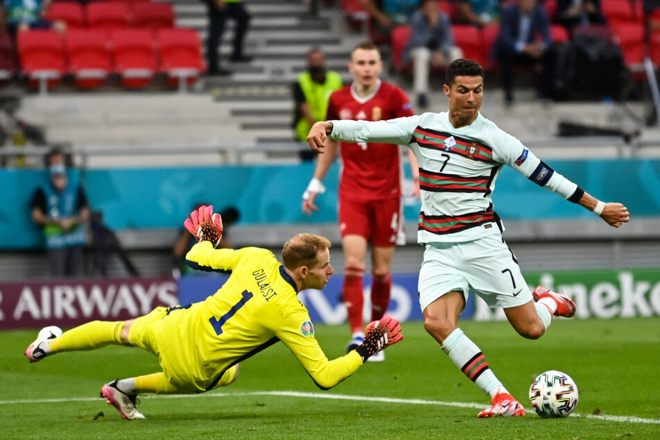 Der 3:0-Schlusspunkt: Ronaldo schiebt die Kugel vorbei an Gulacsi.