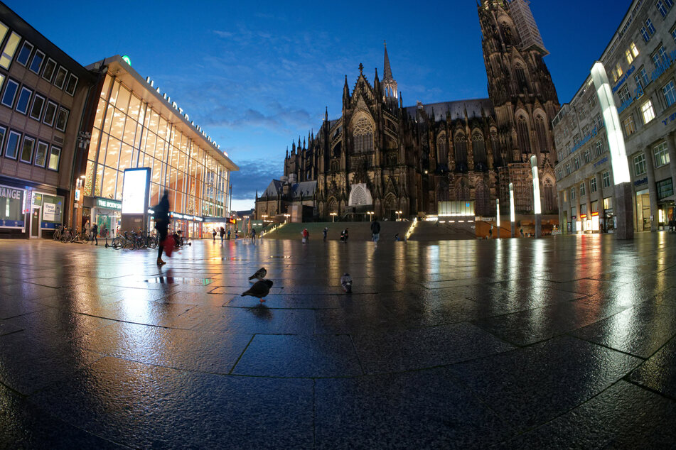 Die Bevölkerung in NRW soll sich laut Ministerpräsident Armin Laschet (59, CDU) auf einen längeren Corona-Lockdown einstellen (Symbolbild).