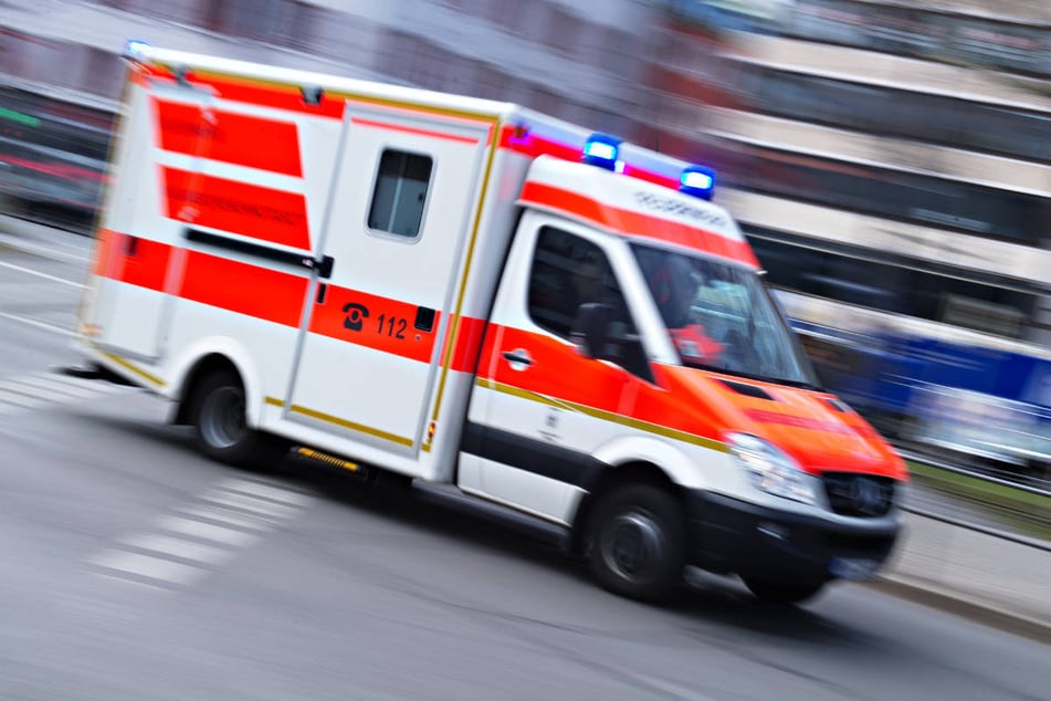 Der Achtjährige wurde vor Ort erstversorgt und anschließend mit schweren Verletzungen ins Fuldaer Klinikum gebracht. (Symbolbild)