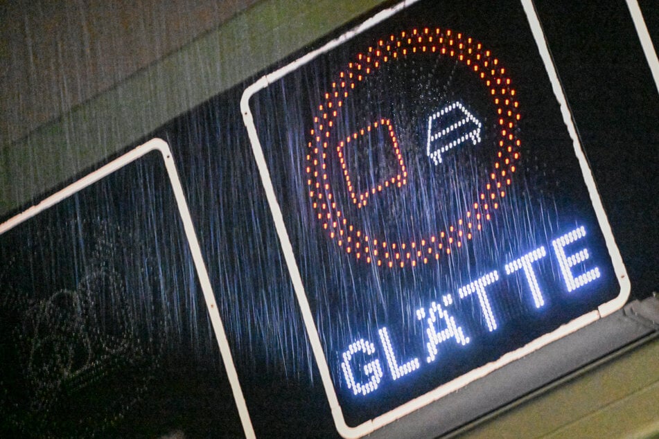 Unfall A9: Glätte-Chaos auf der A9: Neun Unfälle, zehn Verletzte, Millionenschaden