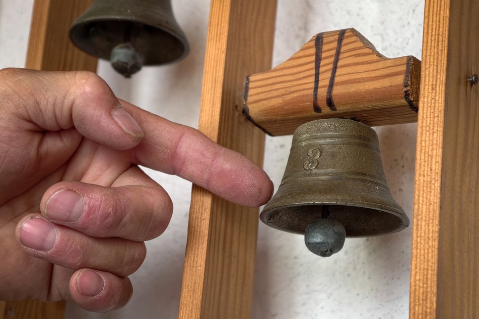 Mit vier Jahren erhielt Schlesinger diese Glocke - der Grundstein für die größte Sammlung.