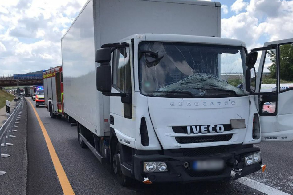Schwerer Lkw-Unfall auf A6: Ein Fahrer schwer verletzt