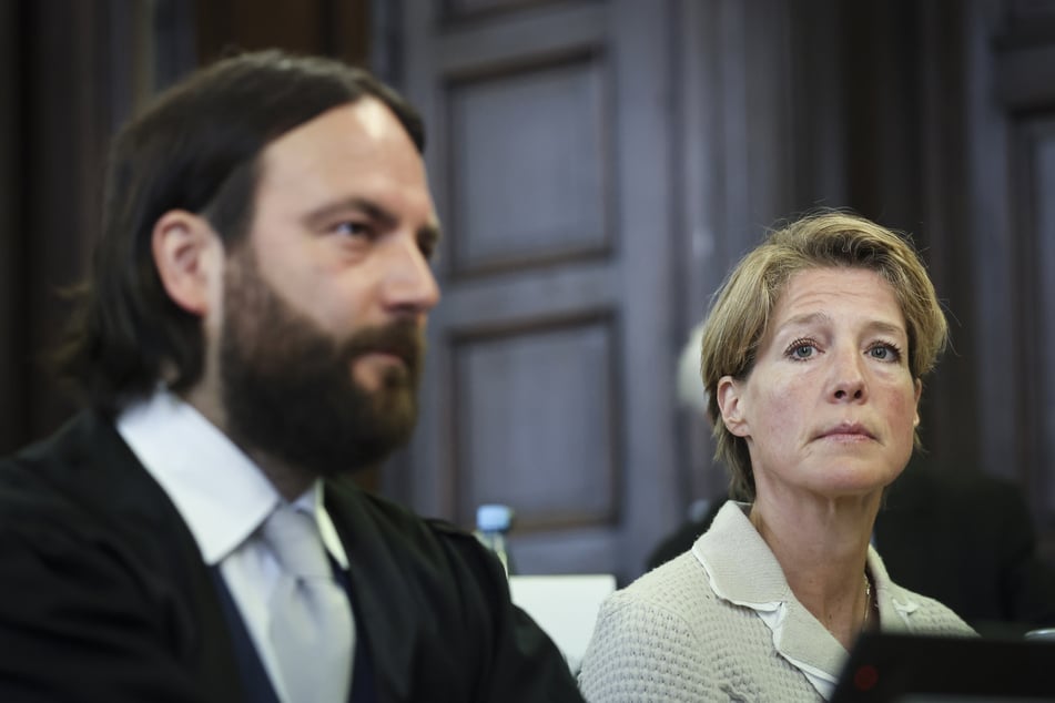 Christina Block (52) mit ihrem Anwalt Ingo Bott (43). Der Steakhouse-Erbin wird vorgeworfen, die Entführung ihrer beiden Kinder in Auftrag gegeben zu haben.