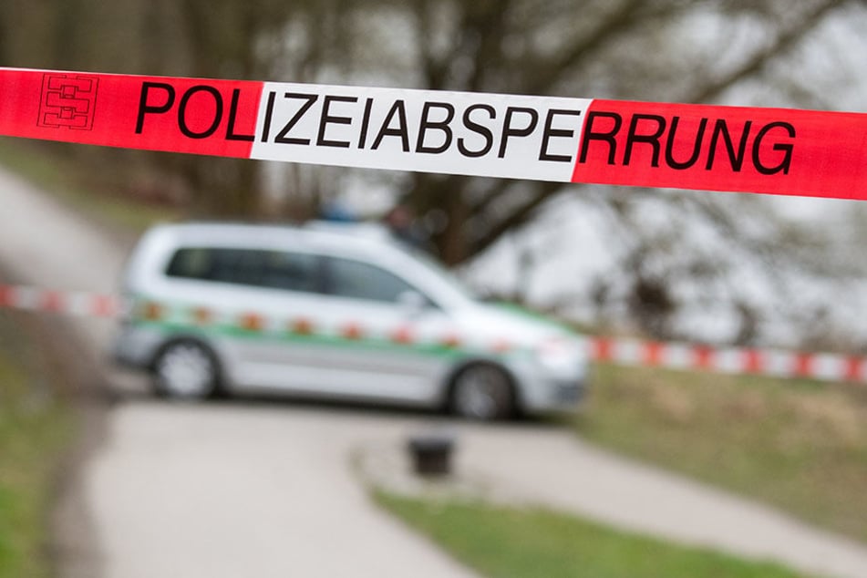 Beamte befinden sich gerade am Tatort. (Symbolbild)