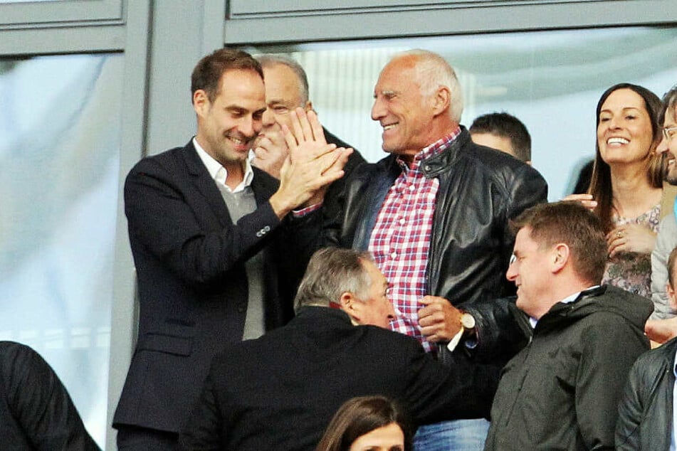 RB Leipzigs Vorstandsvorsitzender Oliver Mintzlaff (l.) und Red-Bull-Mäzen Dietrich Mateschitz freuen sich über den in Brasilien ausgehandelten Deal.