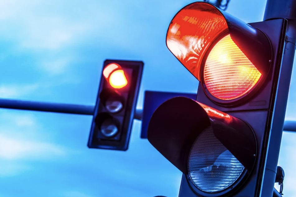 Mit einer Ampel soll der Verkehr an einer Kreuzung in Weimar sicherer werden. (Symbolfoto)