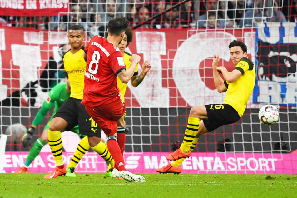 Javi Martinez (rotes Trikot) traf mit einem klugen Schlenzer zum zwischenzeitlichen 3:0 für die Münchner.